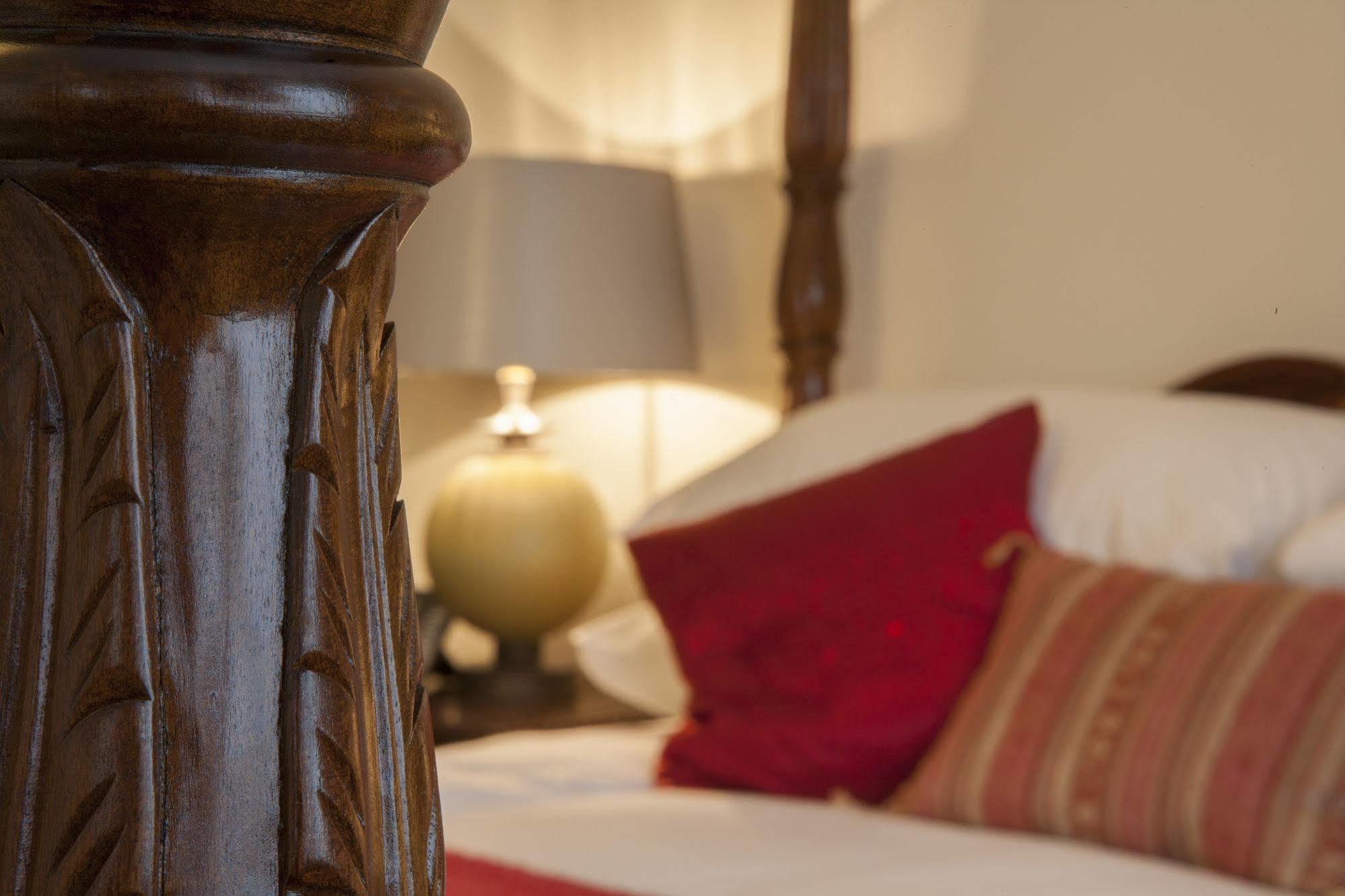 The Bishops Table Hotel Farnham  Eksteriør billede
